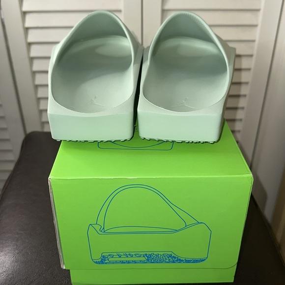 WMNS Jordan Hex Slide…”Pistachio Frost” - Picture 3 of 7